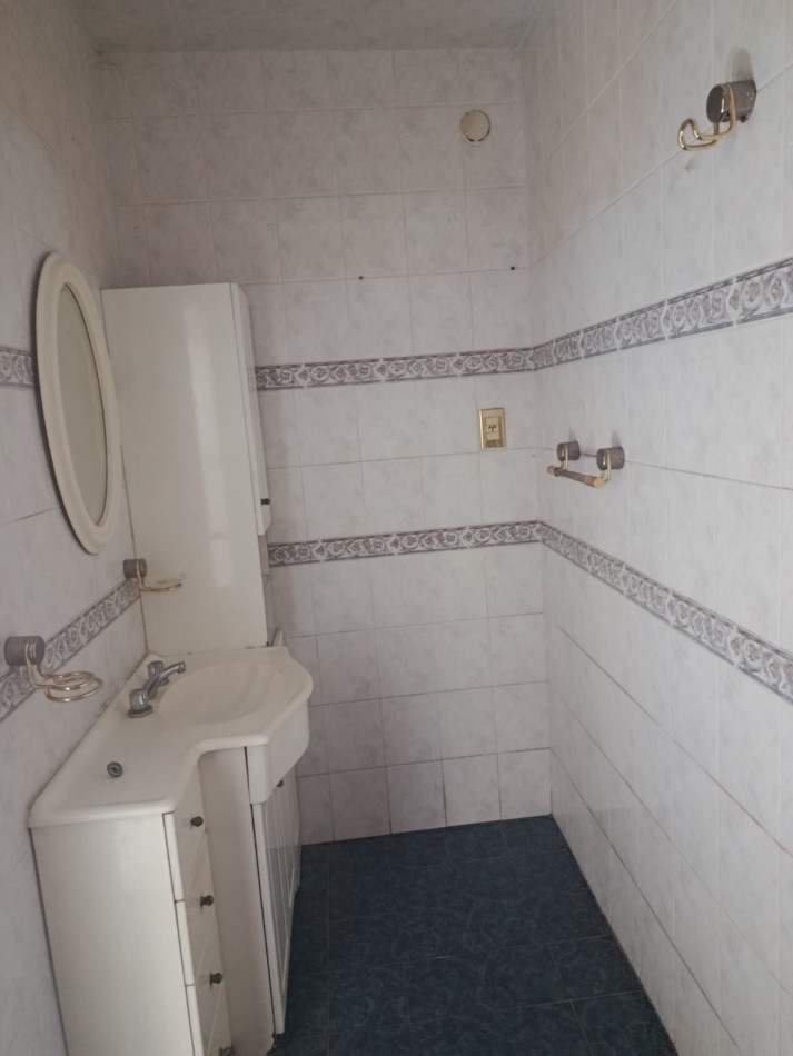 EN VENTA - CASA FAMILIAR