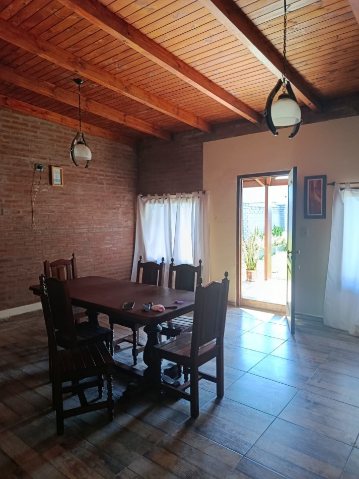 EN VENTA - CASA FAMILIAR