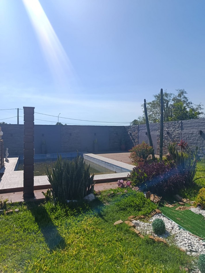 EN VENTA - CASA FAMILIAR